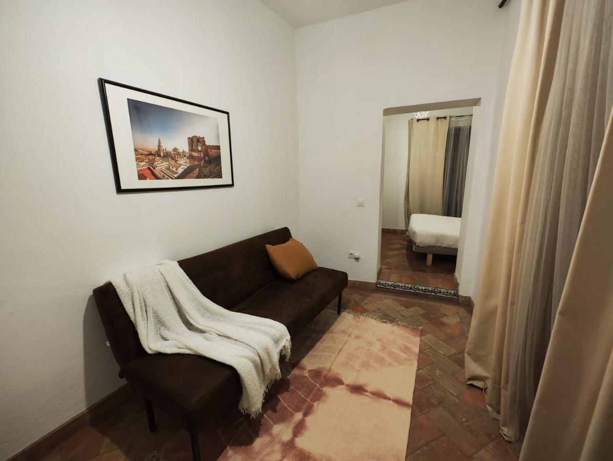 Frenteabastos Suites Cafe Hostal & Apartments Carmona  Extérieur photo