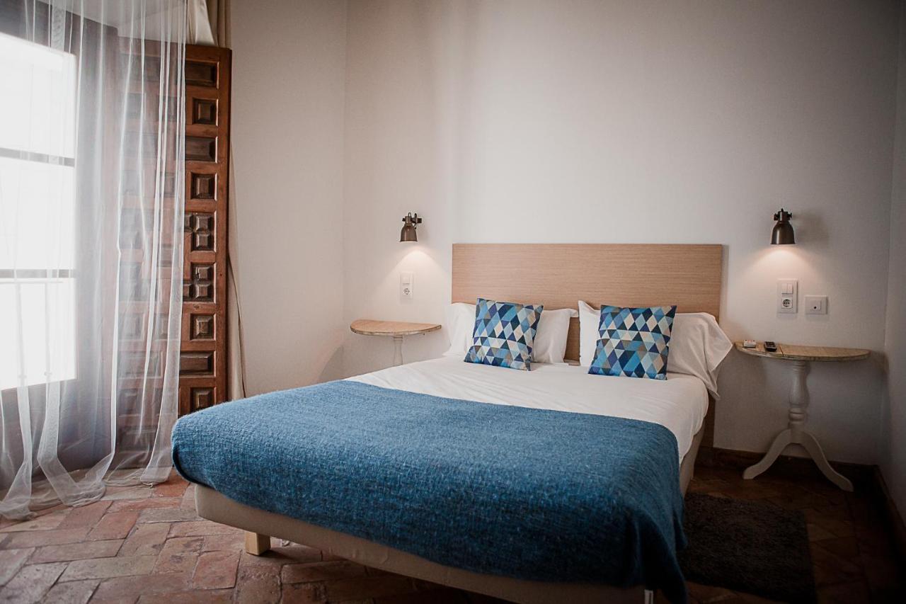 Frenteabastos Suites Cafe Hostal & Apartments Carmona  Extérieur photo