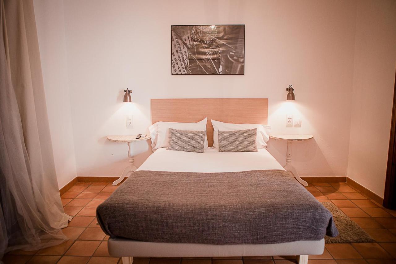 Frenteabastos Suites Cafe Hostal & Apartments Carmona  Extérieur photo
