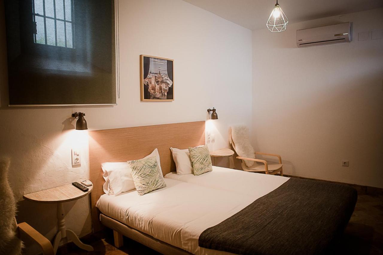 Frenteabastos Suites Cafe Hostal & Apartments Carmona  Extérieur photo