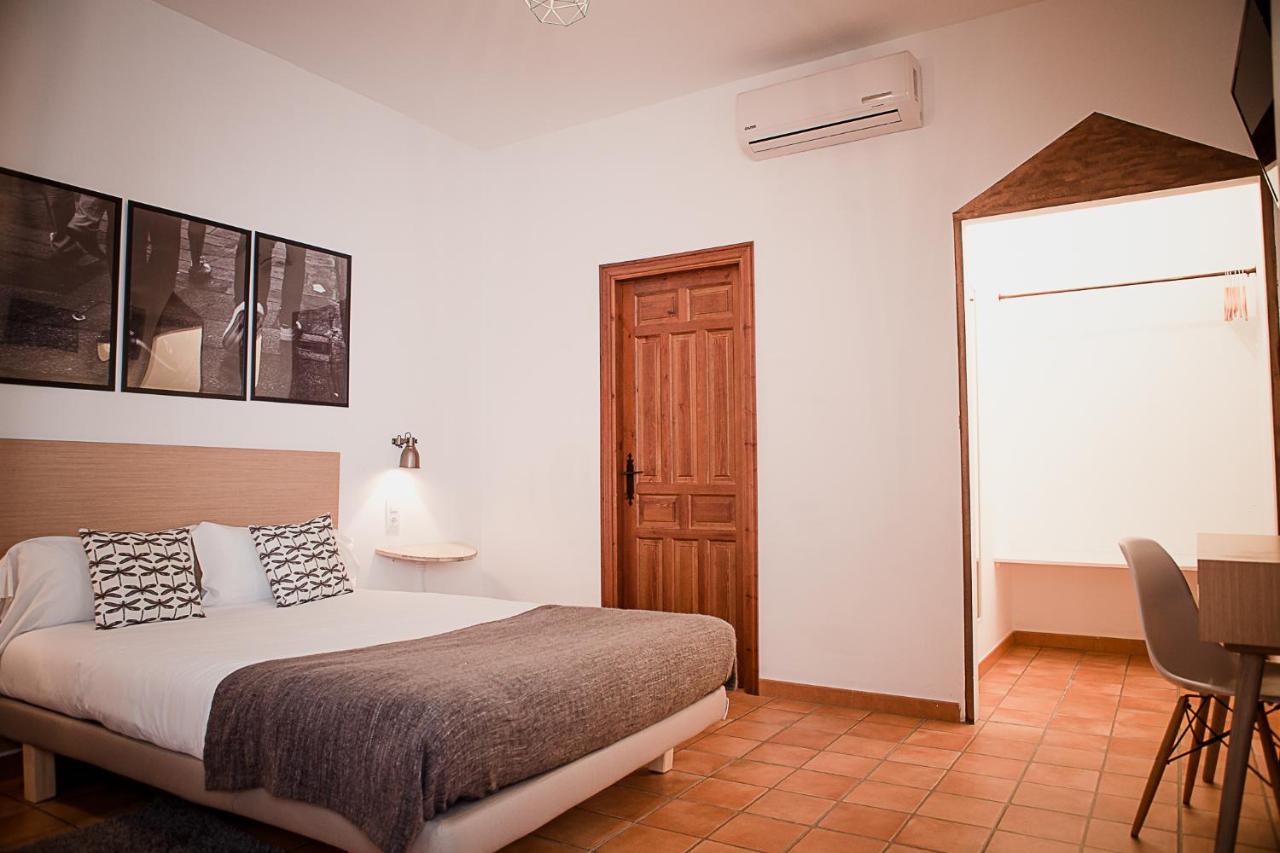 Frenteabastos Suites Cafe Hostal & Apartments Carmona  Extérieur photo