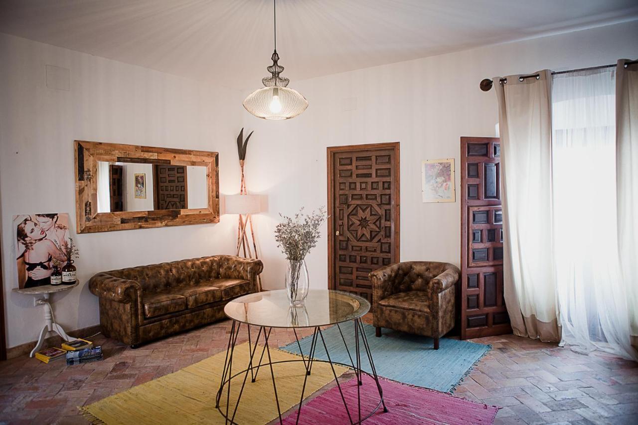 Frenteabastos Suites Cafe Hostal & Apartments Carmona  Extérieur photo
