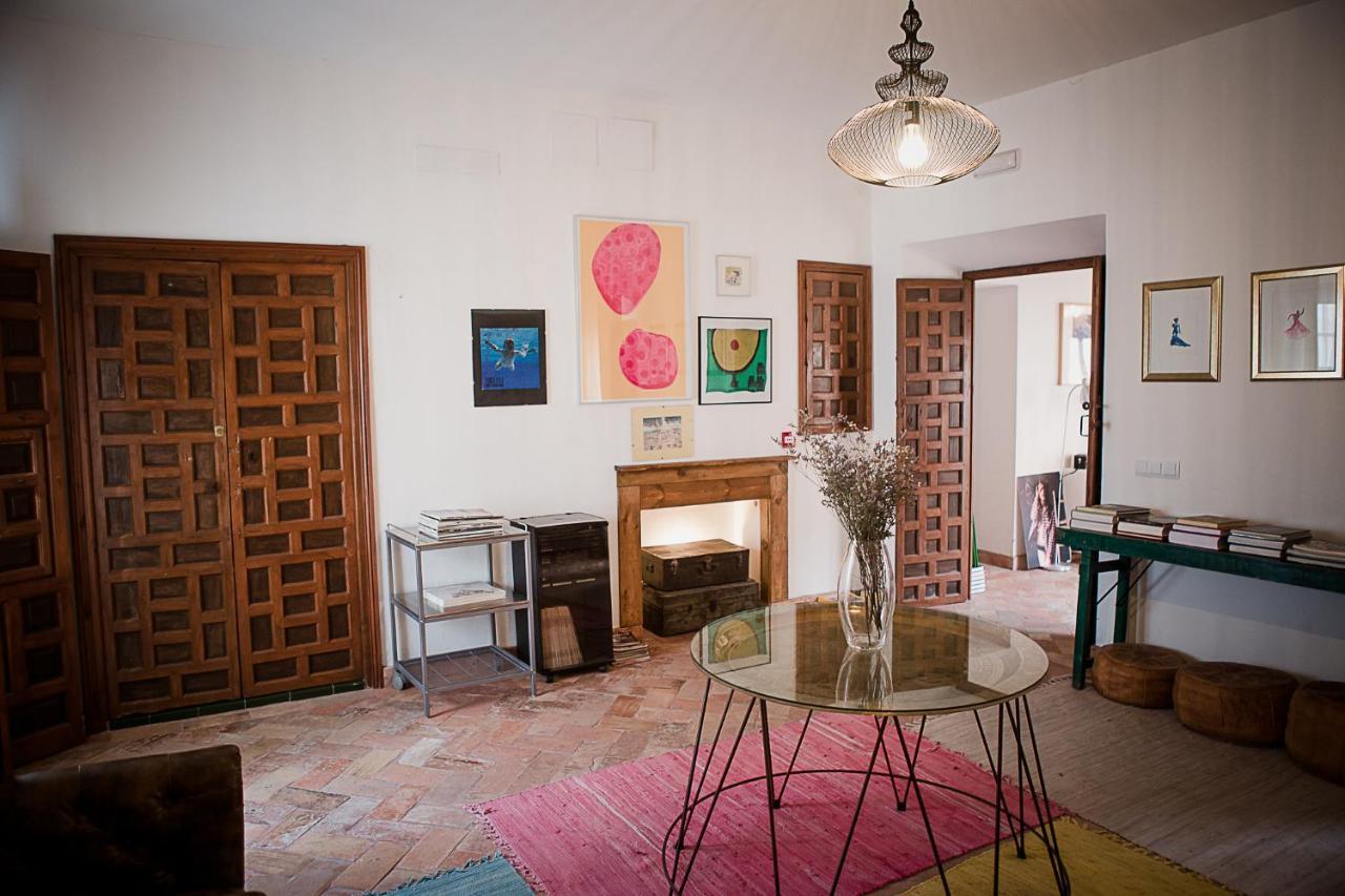 Frenteabastos Suites Cafe Hostal & Apartments Carmona  Extérieur photo