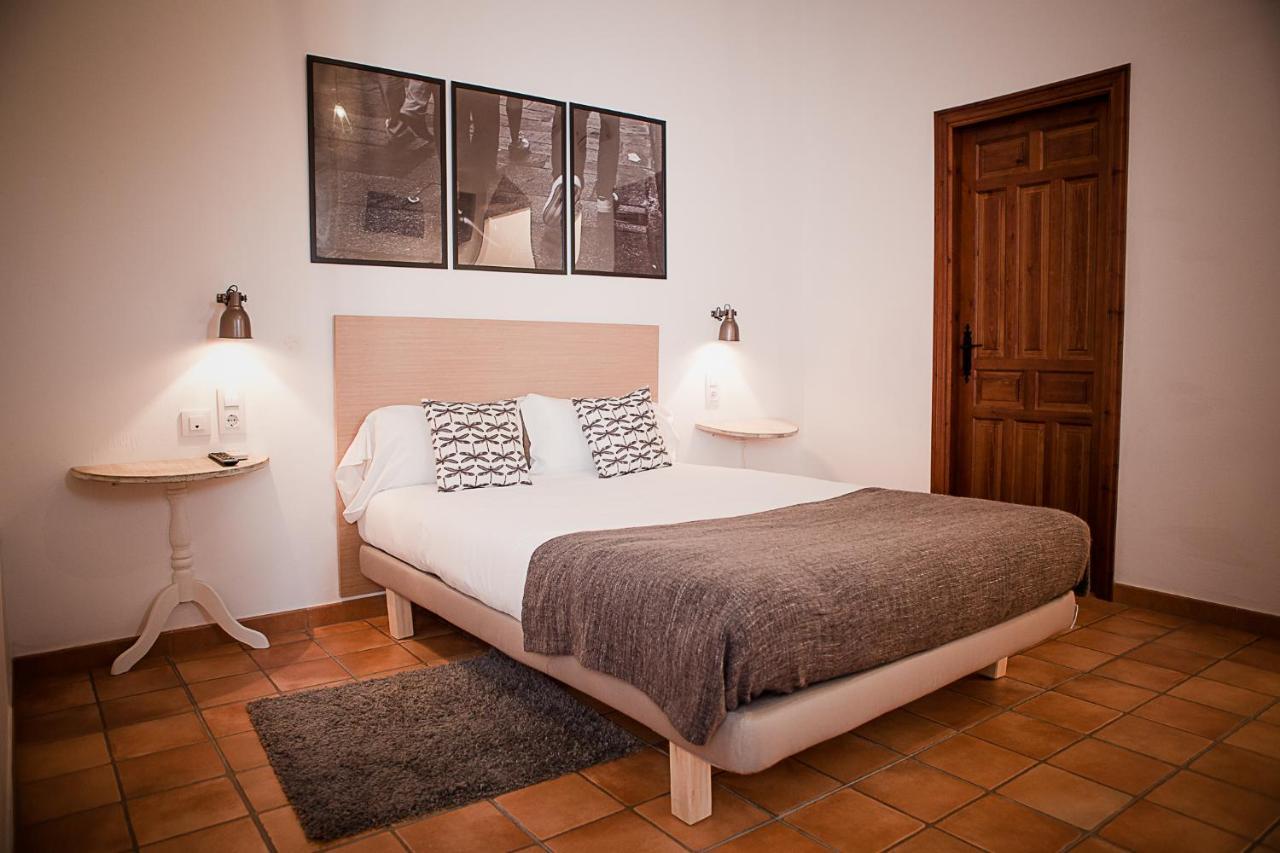 Frenteabastos Suites Cafe Hostal & Apartments Carmona  Extérieur photo